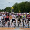 Titelverteidiger Tadej Pogacar (M) und andere Fahrer vor der Auftaktetappe der 112. Tour de France. Titelverteidiger Tadej Pogacar (M) und andere Fahrer vor der Auftaktetappe der 112. Tour de France.