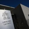 Das Verfahren im Latrobe Valley Magistrates Court dauerte mehr als neun Wochen, bevor die Jury sich zu Beratungen zurückzog. (Archivbild) Das Verfahren im Latrobe Valley Magistrates Court dauerte mehr als neun Wochen, bevor die Jury sich zu Beratungen zurückzog. (Archivbild)