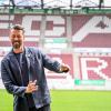 In der Augsburger Arena will Sandro Wagner für Begeisterung sorgen. In der Augsburger Arena will Sandro Wagner für Begeisterung sorgen.