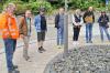 Die Fachinitiative KommBio hat die Stadt Bad Brückenau in Sachen naturnahe Grünflächenpflege beraten. Dabei stand auch eine Exkursion zu Problemstellen und positiv umgesetzten Flächen an. Unser Bild zeigt (von links) Markus Bott, Jürgen Braunsdorf, Johannes Blumrich, Ingo Queck, Alisa Knüttel, Peter Martin und Andrea Meiler.