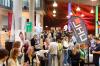 Entspannte Atmosphäre auf der AzubiXperience im vergangenen Jahr in Dettelbach: Das Karriere-Event bietet Schülerinnen und Schülern die Gelegenheit, mit potenziellen Arbeitgebern in Kontakt zu treten. 