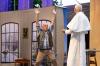 Wer hat hier wen entführt? Sam Leibowitz (Till Brinkmann) und der Papst (Dieter Wendel) freunden sich schließlich an. 
