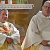 Pfarrer Jürgen Schwarz und Pfarrer Stephan Frank beim Einführungsgottesdienst in der Stadtpfarrkirche Bad Königshofen. 