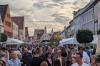 Das Stadtfest in Rain ist jedes Jahr wieder ein Magnet für viele Menschen, die bis tief in die Nacht miteinander feiern.