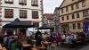Viele Besucher hielten dem Weinfest trotz des nicht so guten Wetters die Treue. Bei Musik und Wein kam dennoch gute Laune auf.