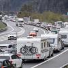 Urlauber, die nicht in der Schweiz verweilen, sollen nach dem Willen einiger Parlamentarier künftig zahlen. (Archivbild)