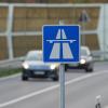 Die A6 ist nach tagelanger Sperrung an der Anschlussstelle Schwetzingen/Hockenheim von Dienstagmorgen an wieder offen. (Symbolbild)