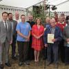 Von links: Manuel Schneider, Landrat Florian Töpper, Bürgermeister Johannes Grebner, Jens Menninger, Selina Häusinger, Pfarrer Kai Söder, Schirmherrin und Mitglied des Bayerischen Landtages Martina Gießübel, Alfred Schleyer, Matthias Memmel, Lothar Wahler, Rudi Straub, Peter Geb Kreisvorsitzender für den Landkreis Schweinfurt im Nordbayerischen Musikbund.