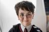 Dominic McLaughlin spielt Harry Potter.