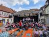 Beim traditionellen Bieranstich waren 1. Bürgermeister Michael Kastl (CSU), 2. Bürgermeister Andreas Trägner (FW) und 3. Bürgermeister Axel Knauff (SPD) dabei.