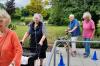 Im Bild: Tagesgäste der AWO beim Rollator-Training