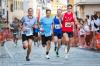 Lennart Rössler (rechts) gewann 2024 den Hauptlauf und ist auch in diesem Jahr wieder beim Sparkassen-Stadtlauf am Start.