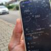 Per App, aber auch über das Telefon, können Menschen in Murnau am Staffelsee einen Rufbus bestellen. Dieses Konzept soll künftig auch im Westallgäu die Mobilität der Einwohner verbessern.