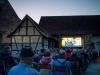 In der historischen Hofstelle aus Rügheim wird Freilandkino gezeigt.
