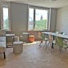 Die Teeküche im Bereich der Wohnräume im neuen Schülerwohnheim der Berufsschule Bad Neustadt ist entsprechend eingerichtet und bietet Platz für mehrere Personen. 