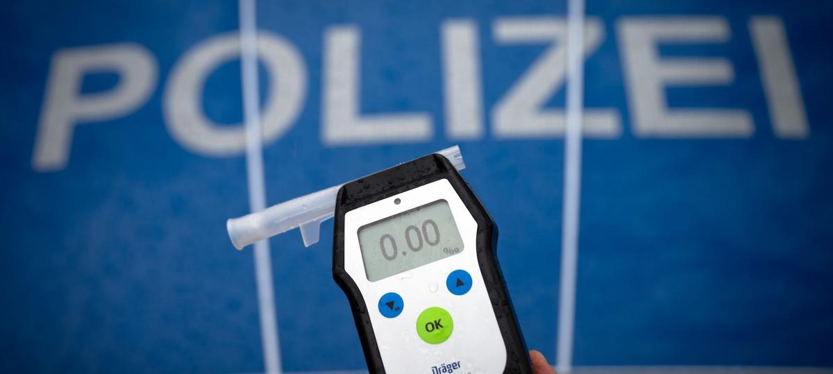 Betrunkener Fahrer flüchtet nach Sturz – Polizei findet ihn zu Hause