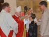In der Stadtpfarrkirche Bad Königshofen firmte der emert. Weihbischof Ulrich Bohm und sagte, dass damit die jungen Menschen in die Gemeinschaft der Kirche aufgenommen sind.