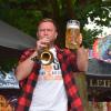 „Staatlich geprüfter Bierkruglenteerer“: Trompeter Michl auf der Jagd nach vollen Krügen