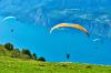 Einen ungewohnten Ausblick auf den Gardasee verbunden mit Adrenalin: Wer gerne Paragliding machen möchte, kommt an einigen Stellen auf seine Kosten.