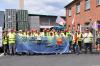 Vor dem Kühne-Werkstor in der Sennfelder Hauptstraße versammelten sich am Freitagnachmittag die streikenden Mitarbeiterinnen und Mitarbeiter.