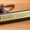 Wer Punkte in Flensburg sammelt, muss ab einer gwissen Zahl den Führerschein abgeben. 