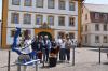 Röttingen mit dem Smartphone entdecken. Die „Macher“ des virtuellen Stadtrundgangs und Sonnenuhrenwegs mit Initiator Hermann „Fernando“ Gabel (r).