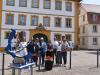 Röttingen mit dem Smartphone entdecken. Die „Macher“ des virtuellen Stadtrundgangs und Sonnenuhrenwegs mit Initiator Hermann „Fernando“ Gabel (r).