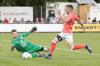Torwart Patrick Meier (links) vom TSV Grombühl wirft sich Dennie Michel von TSV Kleinrinderfeld entgegen. Mit einem Tor und einer Torvorlage war Michel am Kleinrinderfelder Heimsieg beteiligt.
