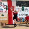 Im Bild: Ivan Polke beim Stoßen mit 43 kg.