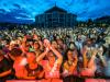 Bei den Open Airs am Festspielhaus in Füssen werden zahlreiche Besucherinnen und Besucher erwartet. Sie finden dieses Jahr zum zehnten Mal statt. 