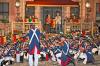 Zu Ehren des scheidenden Tänzelfest-Vorsitzenden Horst Lauerwald (hinten, Mitte) spielte die Knabenkapelle beim Großen Kaufbeurer Zapfenstreich eine spezielle Zugabe für ihn knieend.