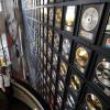 Gold und Platin, wohin das Auge blickt: Schallplattenauszeichnungen in der Country Music Hall of Fame. Gold und Platin, wohin das Auge blickt: Schallplattenauszeichnungen in der Country Music Hall of Fame.