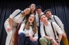 Die A-cappella-Gruppe Sing Tonic eröffnet am 26. Juli die diesjährigen Artigen Samstagen in Kaufbeuren. Die Veranstaltungsreihe und etliche weitere Aktionen finden nicht mehr am Obstmarkt, sondern in der Kaiser-Max-Straße statt.