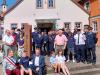 Partnerschaftsbegegnung Hafenlohr nach Enthüllung der Partnerschaftsstele vor dem Bürgerhaus.