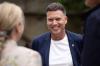 CSU-OB-Kandidat Oliver Schulte unterhält sich beim Sommerempfang auf der Peterstirn in Schweinfurt mit den geladenen Gästen.
