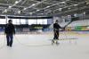 Im Eisstadion ist wieder etwas los: Zuerst wurden die Plexiglasscheiben ausgetauscht, jetzt wird Eis gemacht und werden die Außentreppen saniert.  Eisstadion Eismachen Start