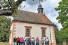 Die Wanderer vom Rhönklub-Zweigverein Bad Brückenau kamen auf ihrem Weg an der Michaelskapelle vorbei.