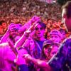 Zum zweiten Lied kommt Max zum Publikum zum Handshake. Max Giesinger and Friends beim Auftritt auf der Hauptbühne bei DAS FEST 2025. Zum zweiten Lied kommt Max zum Publikum zum Handshake. Max Giesinger and Friends beim Auftritt auf der Hauptbühne bei DAS FEST 2025.
