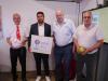 Mit der „Goldenen Raute“ zeichnete der Kreisvorsitzende des BFV, Rainer Lochmüller (2.v.l), die DJK Schondra aus. Stolz präsentiert Vorsitzender Michael Schröter die Urkunde. Einen Fußball, das Geschenk des BLSV zum Vereinsjubiläum, hält Ehrenamtsbeauftragter Gerhard Schmitt. Die BFV-Verbandsehrenmedaille erhielt Günther Schneider, den die DJK Schondra auch zum Ehrenmitglied ernannte.