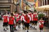 Der Kolping-Spielmannszug führte den Festzug zur 78. Spessartfestwoche durch die bunt geschmückte Lohrer Altstadt.