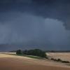 Gewitter und Regen werden vor allem im Süden und Osten Deutschlands erwartet. (Symbolbild)