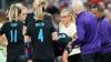 Großes Vertrauen zueinander: Englands Spielerinnen und Trainerin Wiegman. Großes Vertrauen zueinander: Englands Spielerinnen und Trainerin Wiegman.