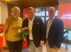 Die ersten Gratulanten nach der Nominierung von René van Eckert (Mitte) zum Landratskandidaten der SPD waren Susanne Kastner und Matthias Kihn.