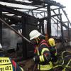 Zu einem Scheunenbrand in der Schweinfurter Straße rückten die Feuerwehren am Sonntag aus. Zu einem Scheunenbrand in der Schweinfurter Straße rückten die Feuerwehren am Sonntag aus.