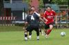 Pascal Geißinger (rechts) von der FT Schweinfurt II treibt den Ball durchs Mittelfeld, vorbei an Eray Cadiroglu, dem Spielertrainer des Türkiyemspor SV-12. 