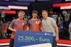 Die Finalteilnehmer Lars Liebler (links) und Tom Ankele (Mitte) mit ZDF-Sportstudio-Moderator Jochen Breyer.