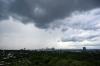 Regen und Schauer prägen das Wetter in Hessen. (Archivbild)