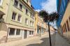 Der Stadtrat informierte sich über die Situation in der dezentralen Asylunterkunft in der Ludwigstraße in Bad Brückenau (Bild links).