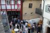 Der Hof bildet mit dem Heimatspielhaus und jetzt mit der Kulturscheune ein sehr gemütliches Ambiente.