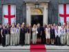 Die englischen Fußballerinnen und Trainerin Sarina Wiegman (mit Pokal) beim Empfang in der Downing Street.
